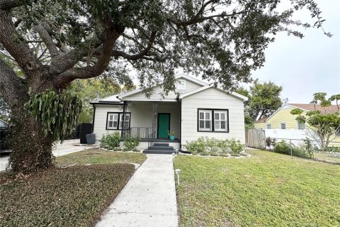 House in Tampa, Florida 4 bedrooms, 181.81 sq.m. № 2166227 - photo 6
