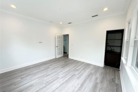 House in Tampa, Florida 4 bedrooms, 181.81 sq.m. № 2166227 - photo 22