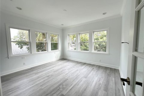 House in Tampa, Florida 4 bedrooms, 181.81 sq.m. № 2166227 - photo 21