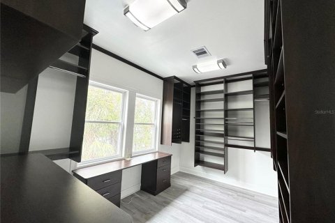 House in Tampa, Florida 4 bedrooms, 181.81 sq.m. № 2166227 - photo 23