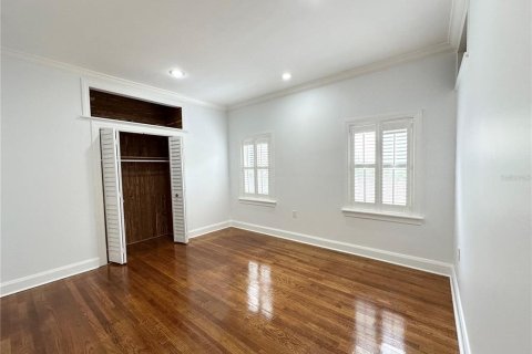 House in Tampa, Florida 4 bedrooms, 181.81 sq.m. № 2166227 - photo 17