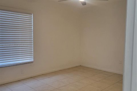 Copropriété à louer à Hialeah, Floride: 1 chambre, 75.25 m2 № 1849053 - photo 5