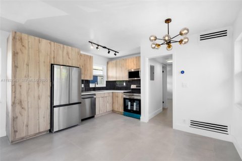 Appartement à louer à Fort Lauderdale, Floride: 1 chambre, 431.9 m2 № 1990686 - photo 3