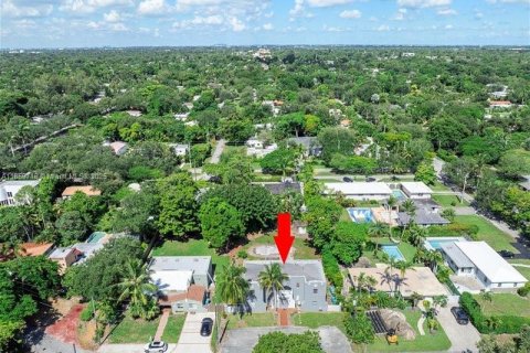 House in Biscayne Park, Florida 4 bedrooms, 270.53 sq.m. № 1888249 - photo 14