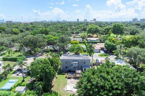 House in Biscayne Park, Florida 4 bedrooms, 270.53 sq.m. № 1888249 - photo 29