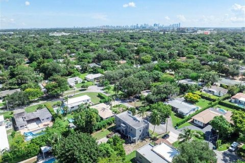 House in Biscayne Park, Florida 4 bedrooms, 270.53 sq.m. № 1888249 - photo 21