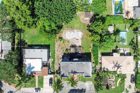 House in Biscayne Park, Florida 4 bedrooms, 270.53 sq.m. № 1888249 - photo 11