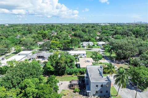 House in Biscayne Park, Florida 4 bedrooms, 270.53 sq.m. № 1888249 - photo 30