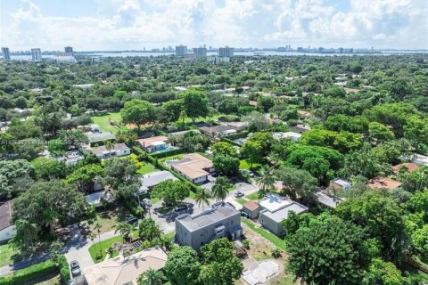 House in Biscayne Park, Florida 4 bedrooms, 270.53 sq.m. № 1888249 - photo 18
