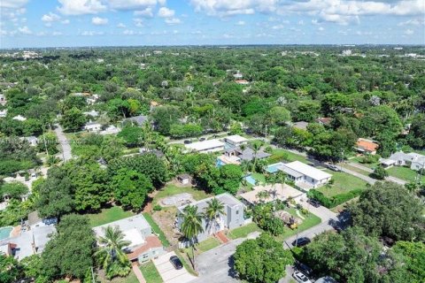 House in Biscayne Park, Florida 4 bedrooms, 270.53 sq.m. № 1888249 - photo 23
