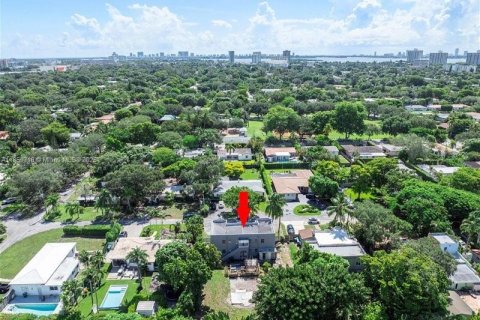 House in Biscayne Park, Florida 4 bedrooms, 270.53 sq.m. № 1888249 - photo 20