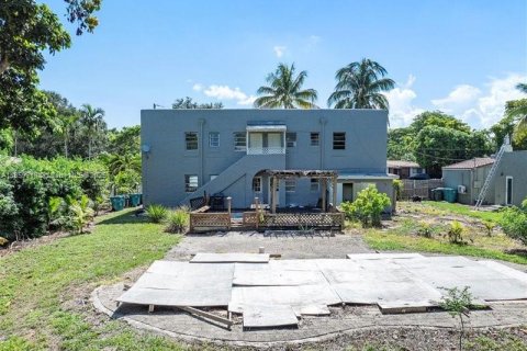 House in Biscayne Park, Florida 4 bedrooms, 270.53 sq.m. № 1888249 - photo 3