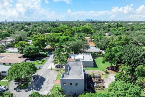 House in Biscayne Park, Florida 4 bedrooms, 270.53 sq.m. № 1888249 - photo 4