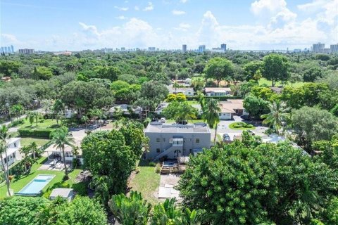 House in Biscayne Park, Florida 4 bedrooms, 270.53 sq.m. № 1888249 - photo 28
