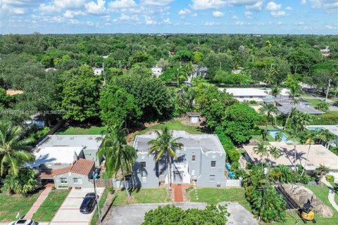 House in Biscayne Park, Florida 4 bedrooms, 270.53 sq.m. № 1888249 - photo 25