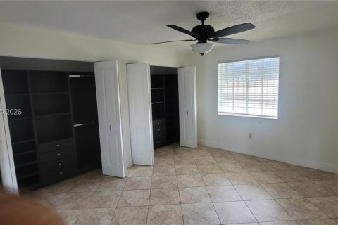 Appartement à louer à Hialeah, Floride: 2 chambres, 80.82 m2 № 2390018 - photo 13