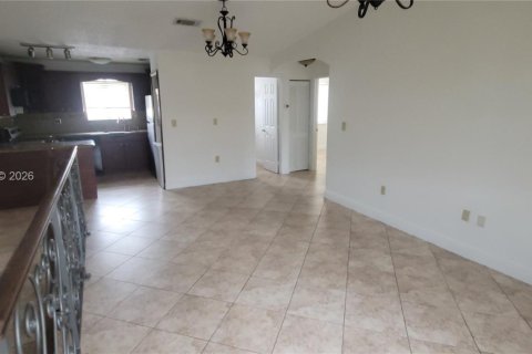 Appartement à louer à Hialeah, Floride: 2 chambres, 80.82 m2 № 2390018 - photo 6