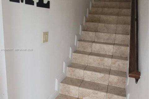 Appartement à louer à Hialeah, Floride: 2 chambres, 80.82 m2 № 2390018 - photo 3