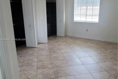 Appartement à louer à Hialeah, Floride: 2 chambres, 80.82 m2 № 2390018 - photo 10