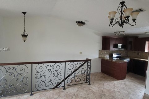 Appartement à louer à Hialeah, Floride: 2 chambres, 80.82 m2 № 2390018 - photo 8