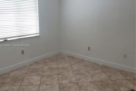 Appartement à louer à Hialeah, Floride: 2 chambres, 80.82 m2 № 2390018 - photo 16