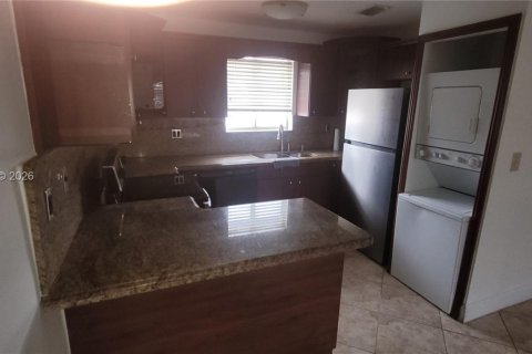 Appartement à louer à Hialeah, Floride: 2 chambres, 80.82 m2 № 2390018 - photo 4