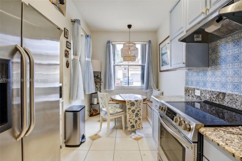 Touwnhouse à louer à Pembroke Pines, Floride: 3 chambres, 163.88 m2 № 1982884 - photo 6