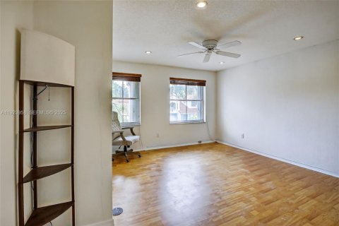 Touwnhouse à louer à Pembroke Pines, Floride: 3 chambres, 163.88 m2 № 1982884 - photo 26