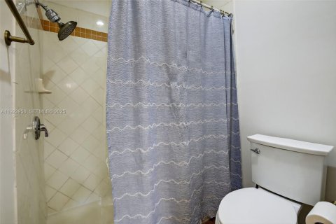 Touwnhouse à louer à Pembroke Pines, Floride: 3 chambres, 163.88 m2 № 1982884 - photo 17