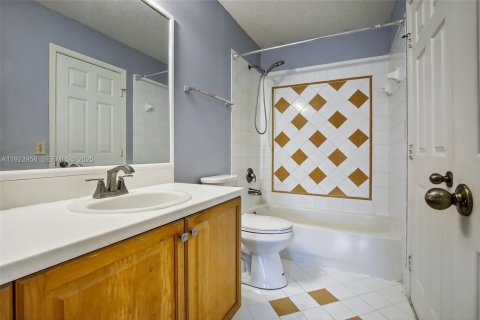 Touwnhouse à louer à Pembroke Pines, Floride: 3 chambres, 163.88 m2 № 1982884 - photo 29