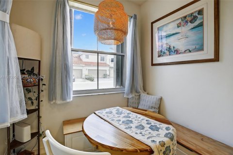 Touwnhouse à louer à Pembroke Pines, Floride: 3 chambres, 163.88 m2 № 1982884 - photo 4