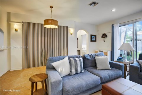 Touwnhouse à louer à Pembroke Pines, Floride: 3 chambres, 163.88 m2 № 1982884 - photo 9