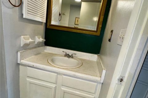 Condo in Lakeland, Florida, 2 bedrooms № 2103684 - photo 18