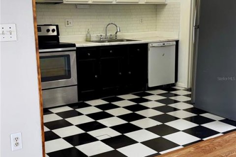 Condo in Lakeland, Florida, 2 bedrooms № 2103684 - photo 12