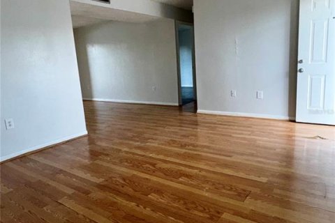 Condo in Lakeland, Florida, 2 bedrooms № 2103684 - photo 7