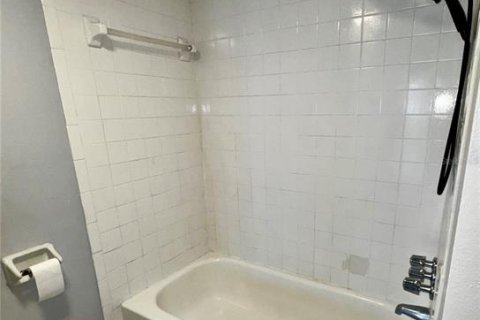 Condo in Lakeland, Florida, 2 bedrooms № 2103684 - photo 19