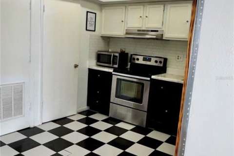 Condo in Lakeland, Florida, 2 bedrooms № 2103684 - photo 11