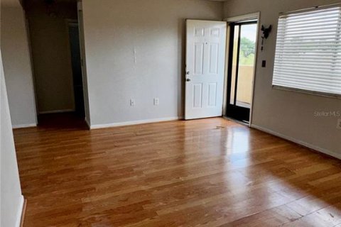 Condo in Lakeland, Florida, 2 bedrooms № 2103684 - photo 6