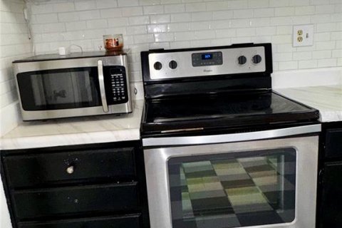Condo in Lakeland, Florida, 2 bedrooms № 2103684 - photo 13