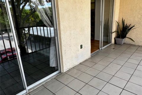 Condo in Lakeland, Florida, 2 bedrooms № 2103684 - photo 25
