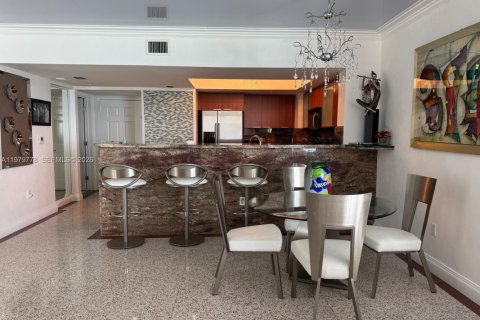 Купить кондоминиум в Санни-Айлс-Бич, Флорида 1 спальня, 92.9м2, № 2043864 - фото 9