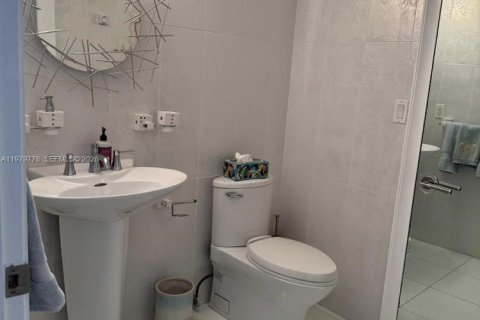 Купить кондоминиум в Санни-Айлс-Бич, Флорида 1 спальня, 92.9м2, № 2043864 - фото 17