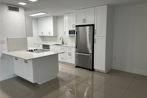 Condominio en Miami, Florida, 2 dormitorios  № 2066710