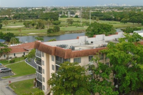 Снять в аренду кондоминиум в Лодерхилл, Флорида 2 спальни, 90.3м2, № 2082579 - фото 10