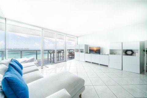 Condo in Miami Beach, Florida, 3 bedrooms  № 2025960 - photo 9