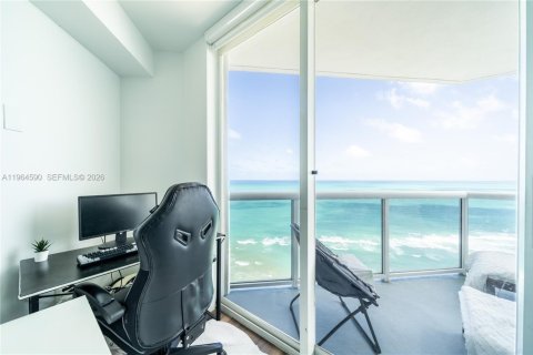 Condo in Miami Beach, Florida, 3 bedrooms  № 2025960 - photo 12