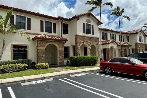 Touwnhouse à vendre à Homestead, Floride: 3 chambres, 130.25 m2 № 1994269 - photo 2