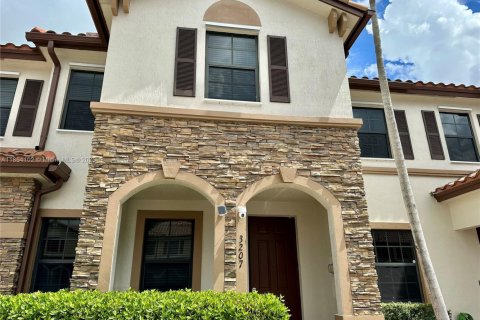 Touwnhouse à vendre à Homestead, Floride: 3 chambres, 130.25 m2 № 1994269 - photo 3