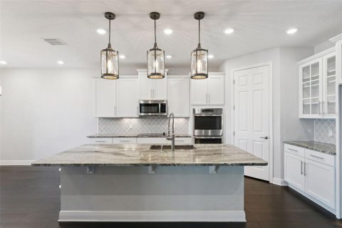 House in BELLALAGO in Kissimmee, Florida 5 bedrooms, 275.92 sq.m. № 2273024 - photo 9