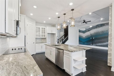 House in BELLALAGO in Kissimmee, Florida 5 bedrooms, 275.92 sq.m. № 2273024 - photo 10